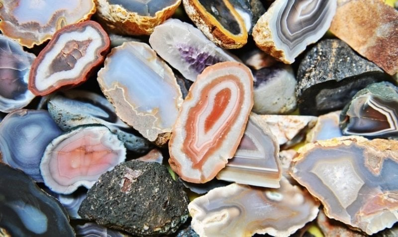 Mã não – viên đá mang lại cảm giác hài hòa và ổn định.